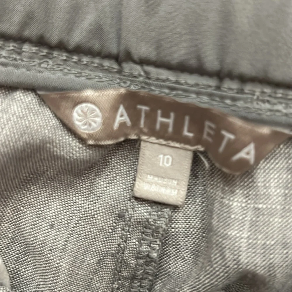 Athleta linen Cabo joggers, gray, women’s size 10. Zipper pockets. Cute!